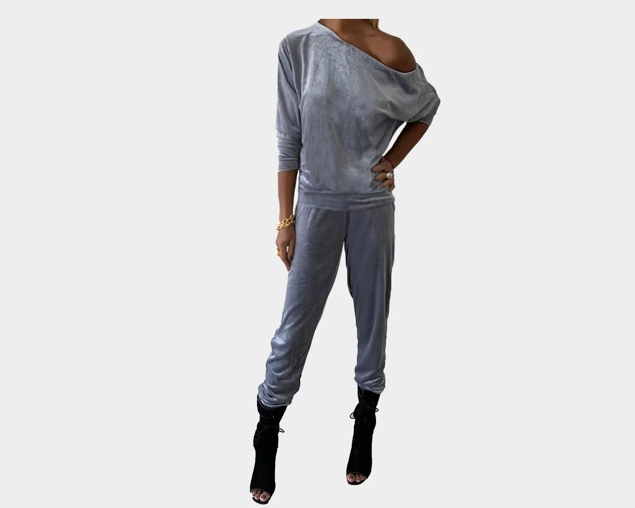 6 Gris Off the Shoulder Jog Suit - The Pacific Palisades