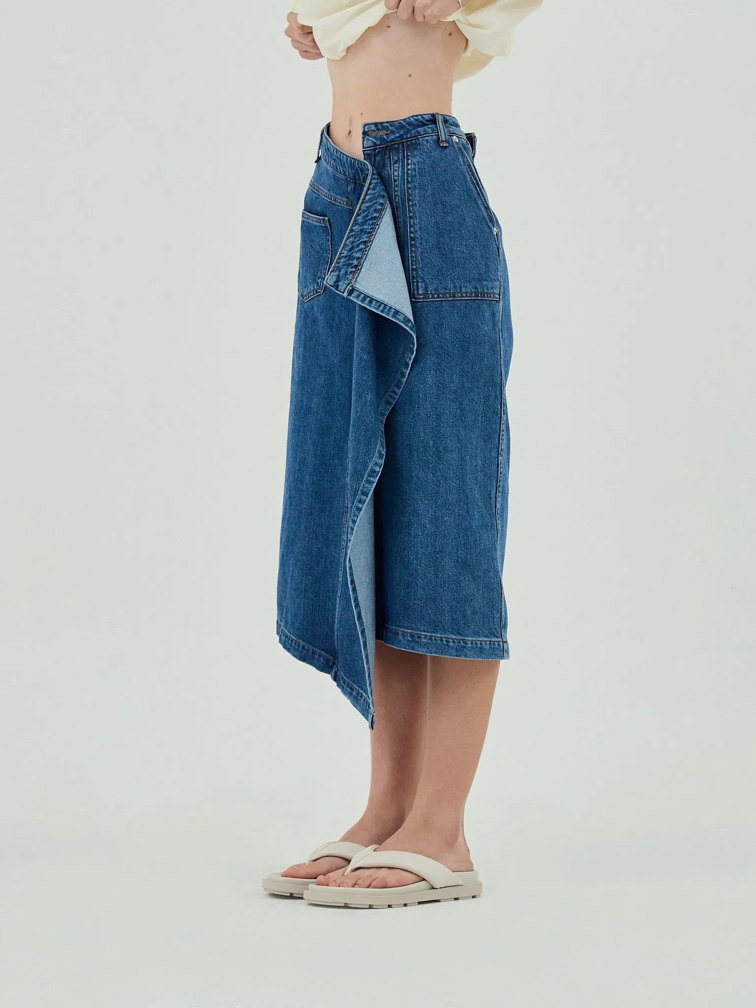 GOEN.J  Asymmetric draped down washed midi denim skirt - Blue