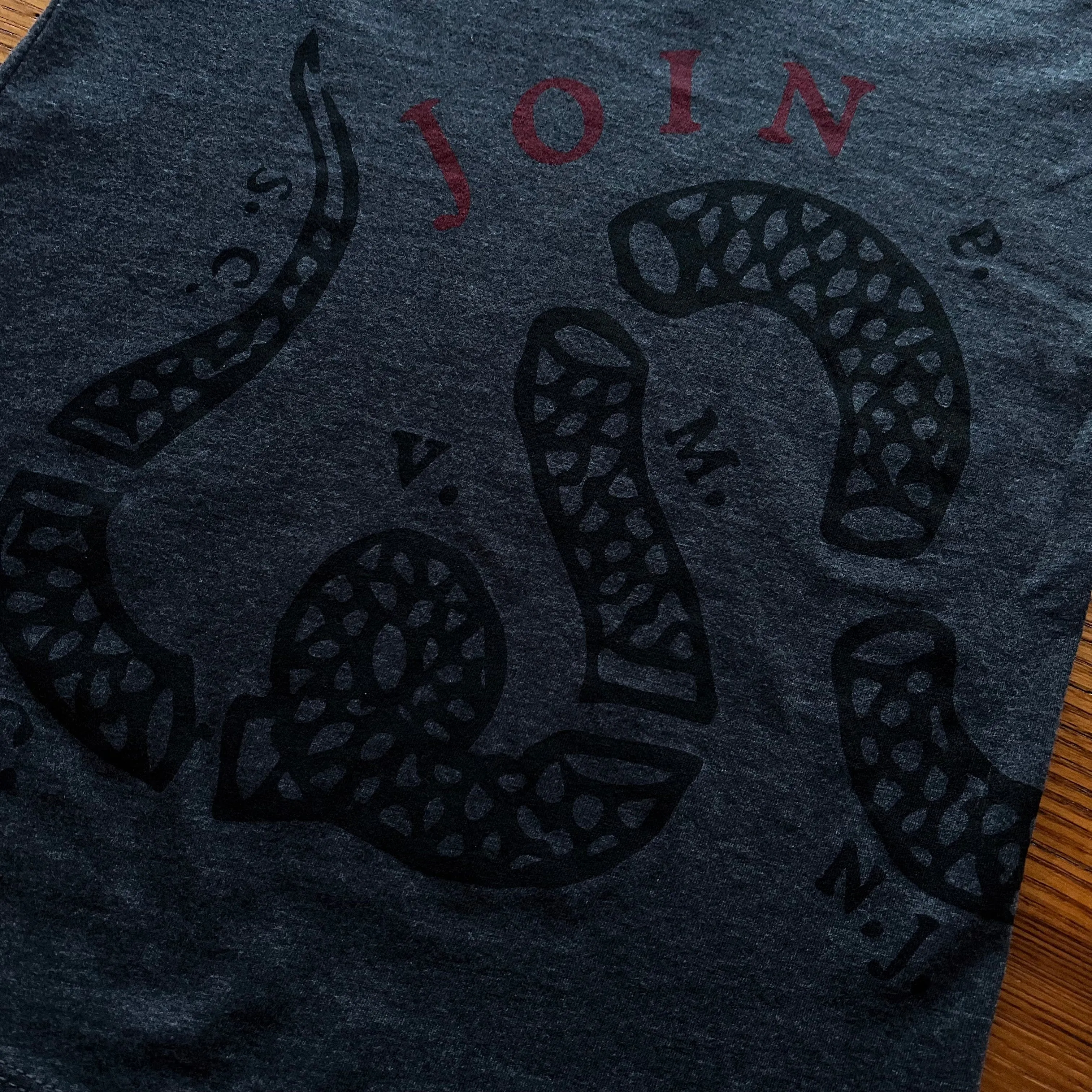 "Join or Die" V-neck shirt