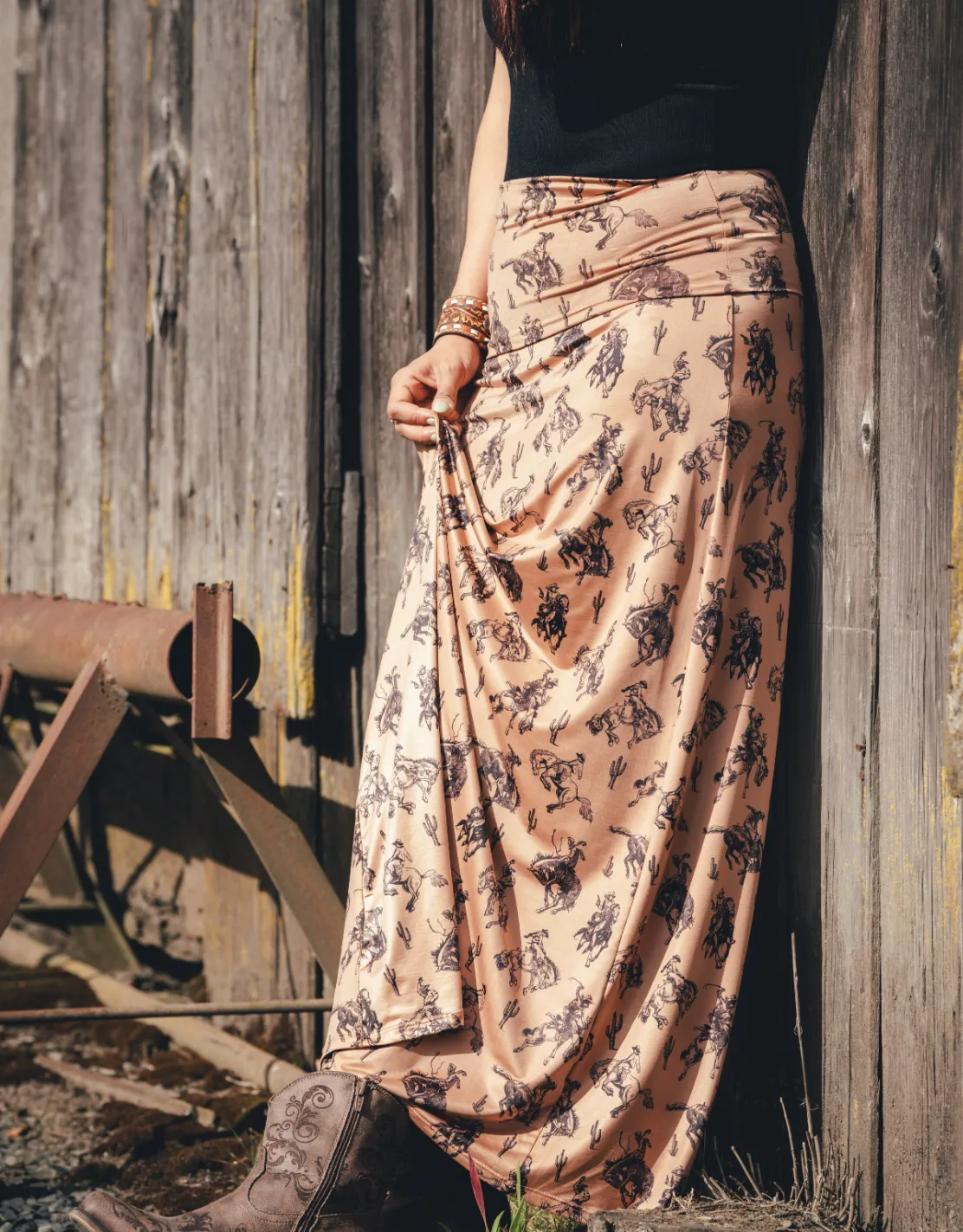 WESTERN BUCKING HORSES PRINT KNIT MAXI SKIRT